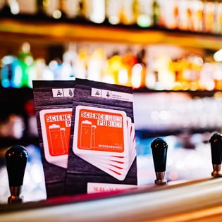 Flyer der Wissenschaftsreihe "Science goes Public"