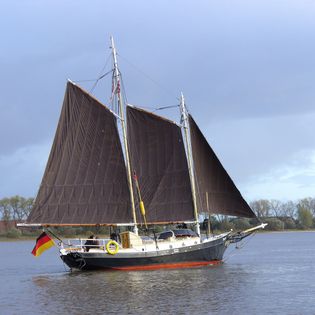 Die "Pacific" unter Segeln 