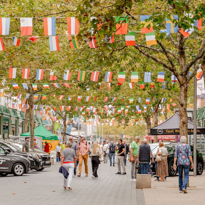 Fußgängerzone in Bremerhaven während eines Straßenfestes