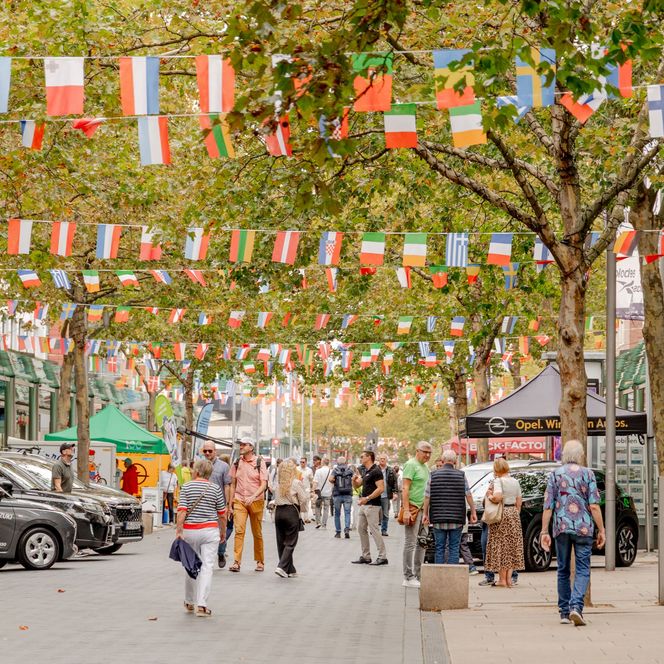 Fußgängerzone in Bremerhaven während eines Straßenfestes