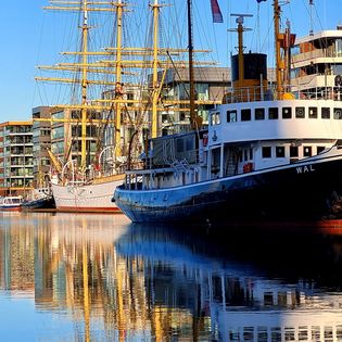 Dampf-Eisbrecher Wal im Neuen Hafen Bremerhaven