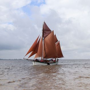 Das Segelschiff "Johanna" auf hoher See.