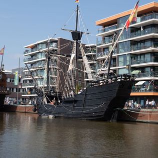 Nao Victoria im Neuen Hafen Bremerhaven