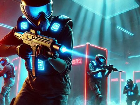 Lasertag-Spieler mit leuchtenden Westen und Waffen in einer futuristischen Arena.